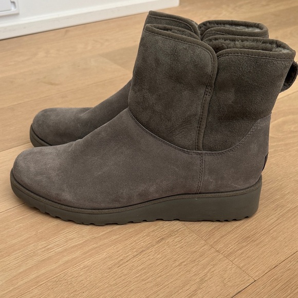 UGG Gray Suede Short Platform Shearling Boots, size 12 - Picture 4 of 7